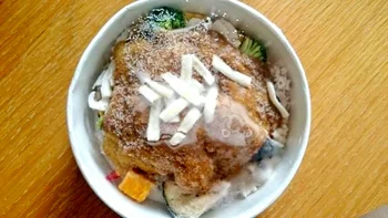 袋から取り出し、ラップを外すとこんな感じ。既にゴロゴロ野菜がこんにちは