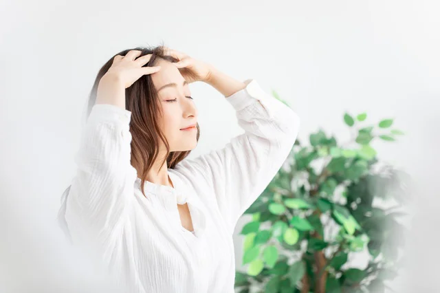 ギョッとする産後の抜け毛に。サッと使えるおしゃれな薬用ヘアエッセンスはいかが？
