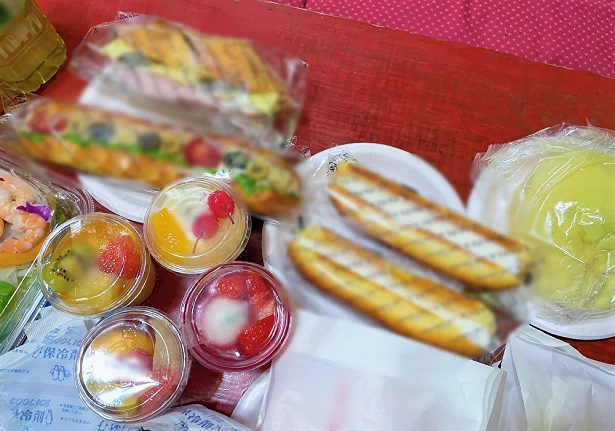 増田さんがお好きなミルクフランス。季節の果物も必ず用意しています!
