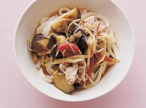なすが主役の麺メニュー2品「なすの梅ぶっかけうどん」「なすのミートスパゲッティ」