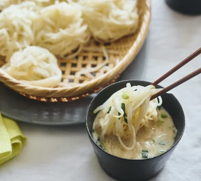 冷凍したもやしは、麺といっしょにゆでてかさ増しに