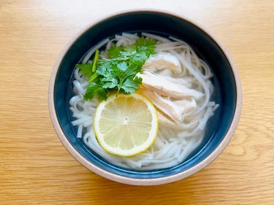 「糖質0g麺のアジアンチキンヌードル風」