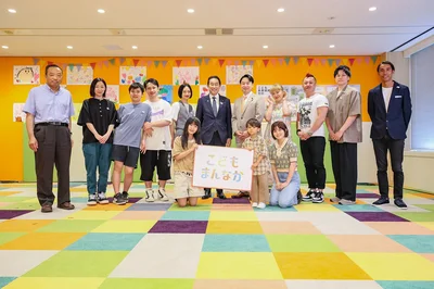 熊本博物館館長の竹原浩朗さん、Hikari KIZUNA TVさん一家、宮城舞さん、岸田総理、小倉大臣、丸山桂里奈さん、完熟フレッシュさん、おりおりんTVさん一家、Jリーグ執行役員の辻井隆行さん