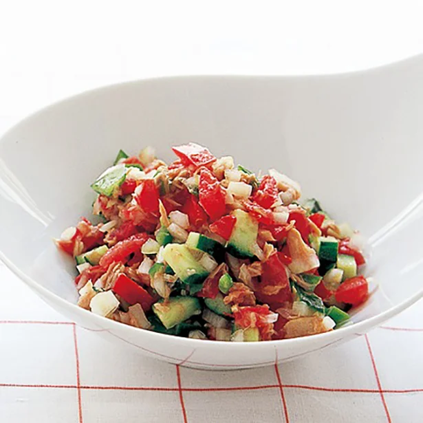 【関連レシピ】ンキンに冷やしておいしいスペインの定番「ツナトマトサラダ」