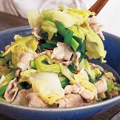 ガッツリ食べて元気復活！ モツ鍋風の味つけがあと引く「豚バラとキャベツのうま塩煮」