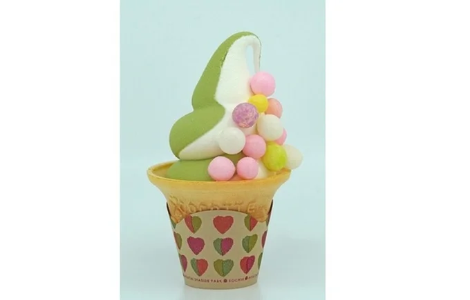 期間限定販売の「まるころグリーンコキアソフト」(コキア/ミックス/ミルク各450円)※写真はミックス