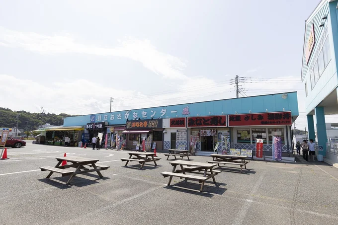第2センターには海鮮を食べられる店だけでなく、テイクアウトスイーツや青果店も!