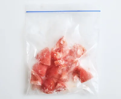 皮付きのままざく切りに