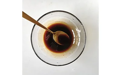ラップをかけずにレンジで黒砂糖が溶けるまで加熱
