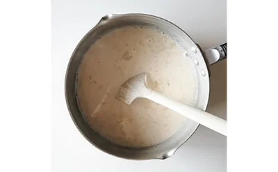粉ゼラチンと冷水以外の材料を全て鍋に入れ温める