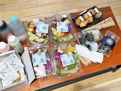 NEWSのみなさんへの差し入れ。すべて持ち帰ってくださいました