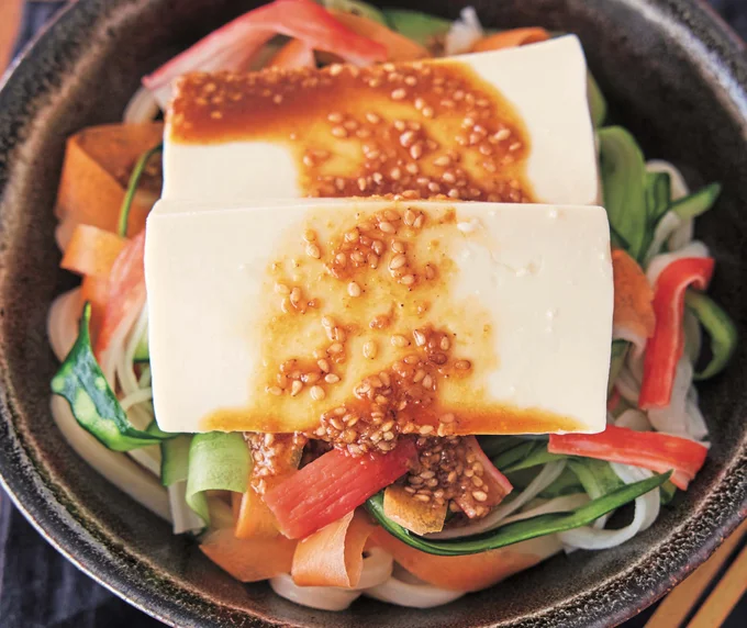 大ぶりの豆腐をくずしながら味わうスタイル「中華風冷ややっこぶっかけ」