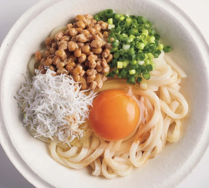 ネバネバ素材がうどんにからむ「納豆しらす釜玉」