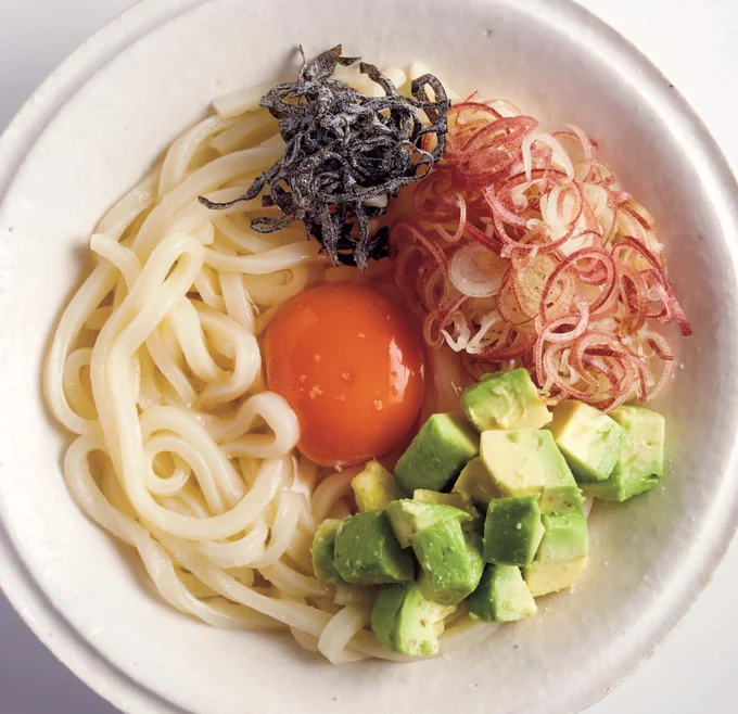 クリーミーなアボカドと塩昆布が好相性「アボカド塩昆布釜玉」