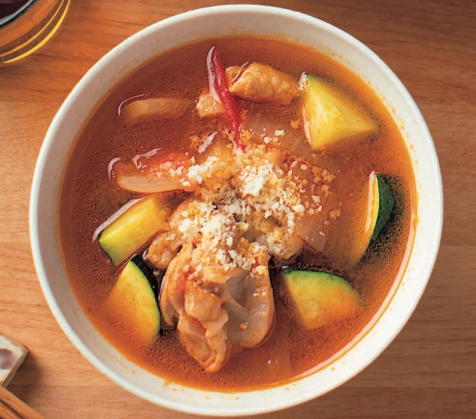 めんつゆとトマトでイタリアン風!「ミネストローネ風つけうどん」