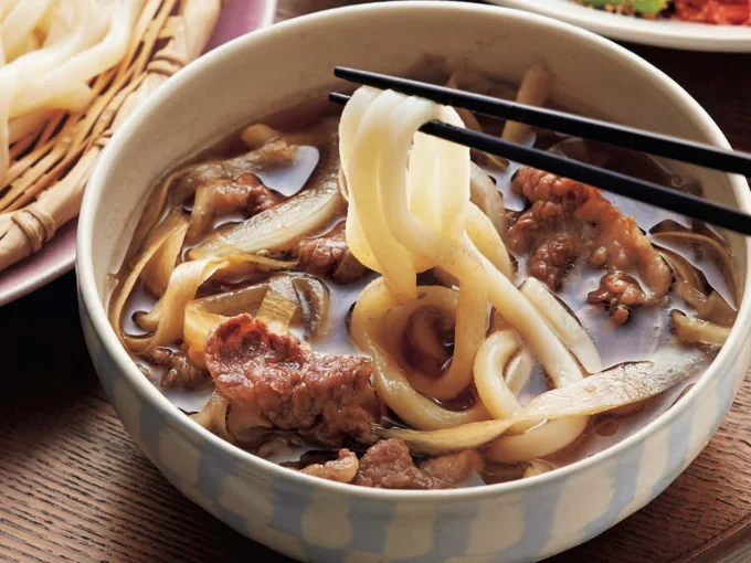  肉と野菜のうまみたっぷり「牛ごぼうのつけうどん」