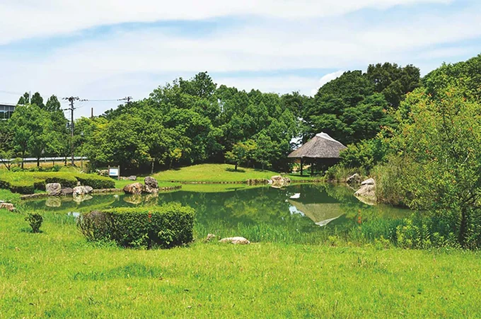 琵琶湖に浮かぶ矢橋帰帆島公園