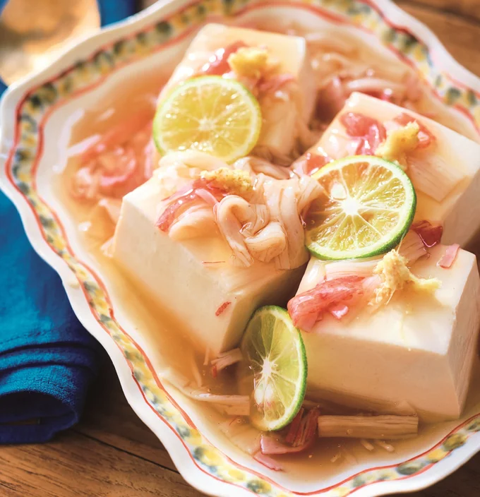 だしがきいた煮汁と、ふるふるあつあつの豆腐が絶品!豆腐のかにかまあんかけ