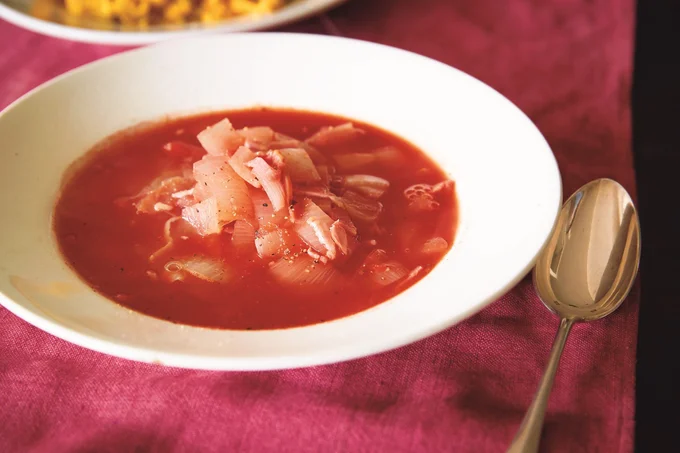 玉ねぎの甘みとトマトの酸味のバランスが絶妙。玉ねぎとハムのトマトスープ