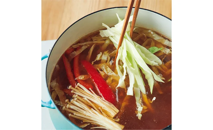 食べる分ずつ豚肉をつゆにさっとくぐらせ、野菜は好みのかたさに加熱