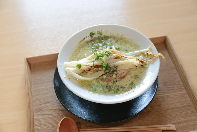 常総市特産の白菜がどーんとのった「常総白菜ベジポタラーメン」