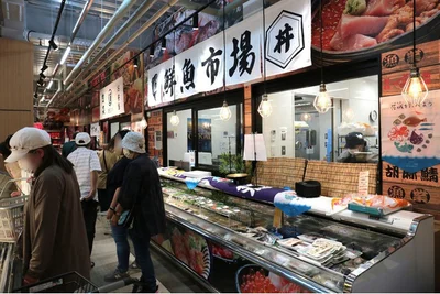 新鮮な海産物も販売