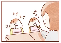 仲良し！ 食事にこだわりのある双子は今日も一緒にお食事しています