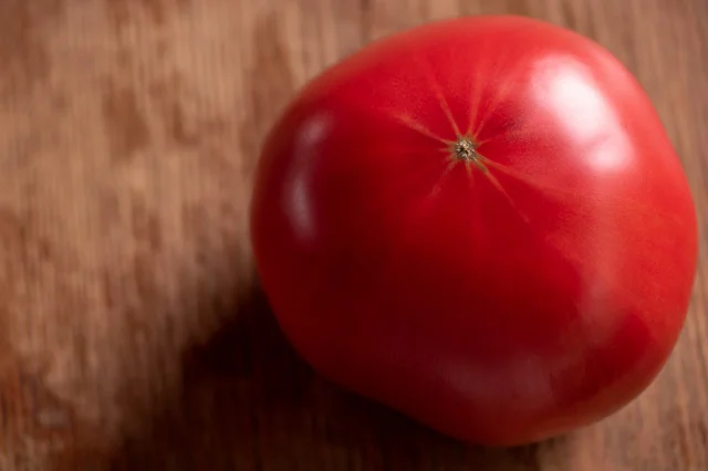 トマトのおしり部分に、放射線状に白く浮かび上がる「スターマーク」