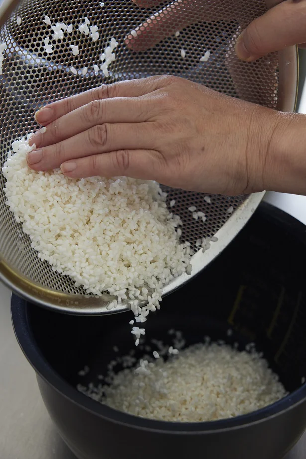 ここでようやく炊飯器の内釜にIN