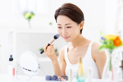 鏡の前でアレコレ考えるのが楽しいメイクの時間