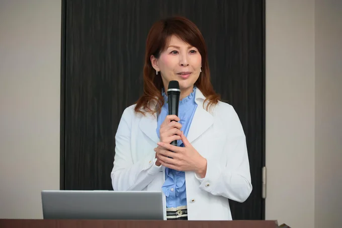 小林暁子先生