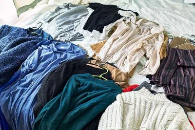ニット、T シャツなどアイテムごとに分け数を絞る