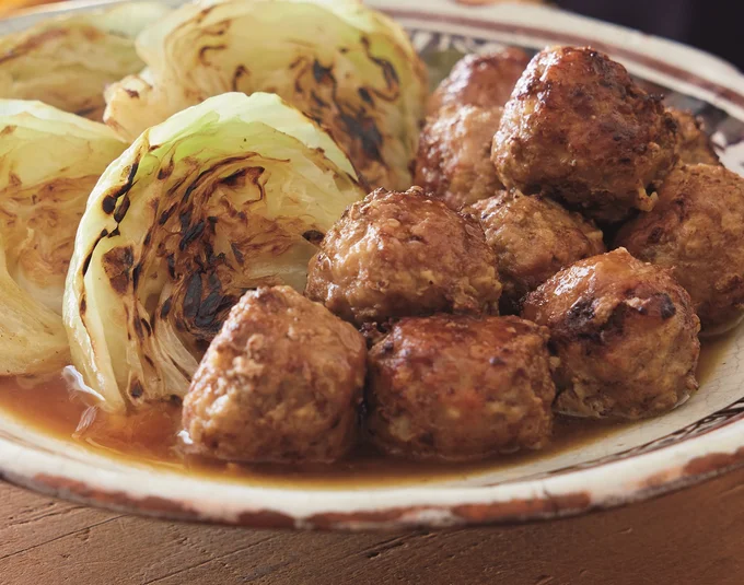 ミートボールとキャベツの焼き煮込み