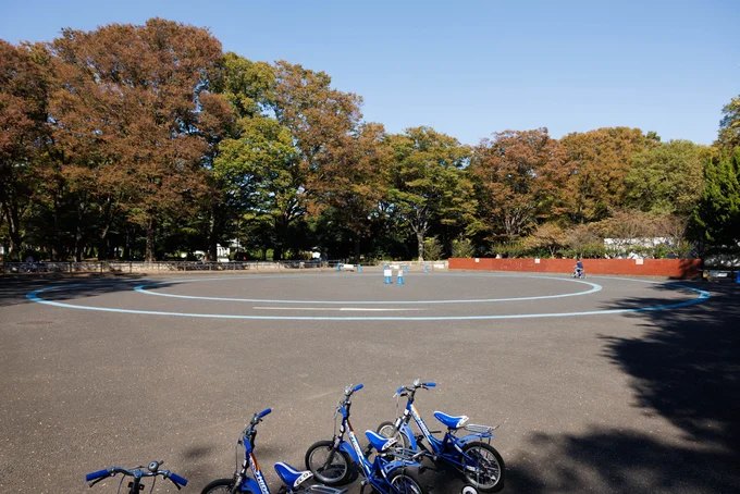 チリリン広場は平日もオープン。軽快な車輪が響きます