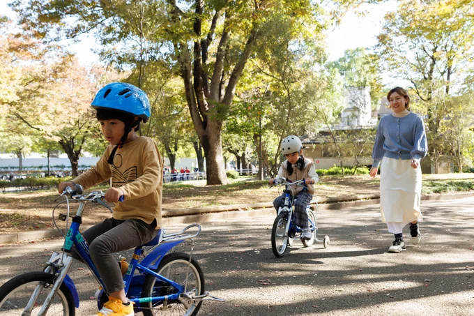 補助付きと補助なしの両方の自転車を利用できるチリリンコースなら段階の違う兄弟も一緒に楽しめます