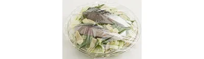 にんにくやしょうがをのせ酒をふってから蒸すと臭みも消え、しっとり仕上がる