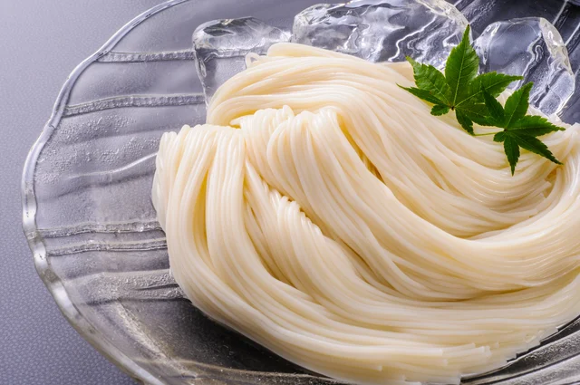 意外な組み合わせにハマる人続出！？ そうめんの新たな薬味はガパオ＋温泉卵＋パクチー