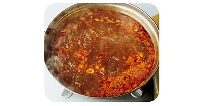 材料を加えて沸かす