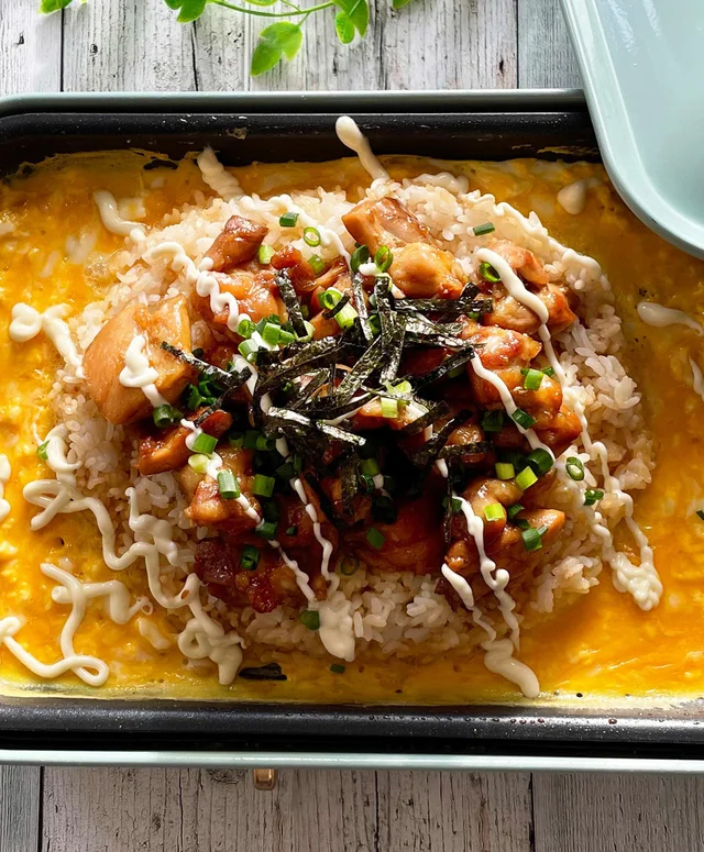 てり焼きのタレがごはんと好相性！「ホットプレートdeてりたま飯」／なんでも作れるホットプレートレシピ（1）