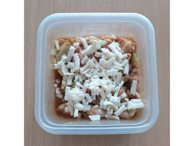 チーズをのせ、再びふんわりとラップをして2分加熱