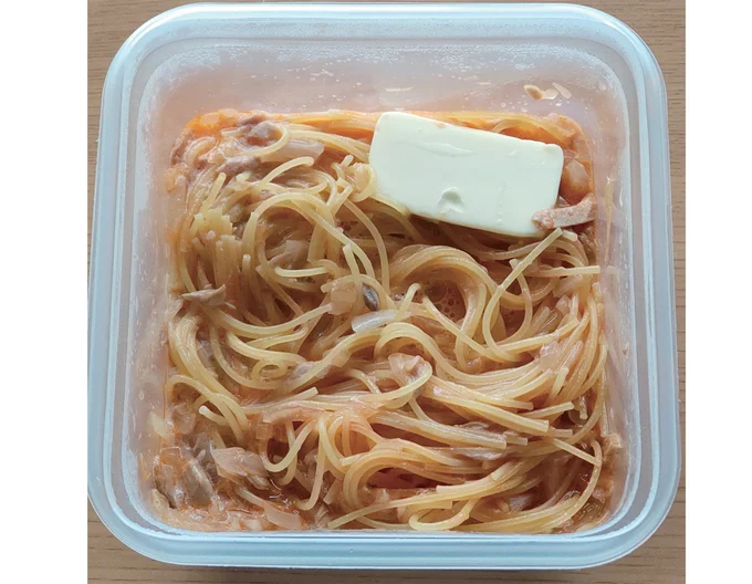 取り出して一度混ぜ合わせ、材料を加えてさらに混ぜる
