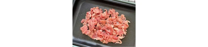 小ねぎは小口切りにする。