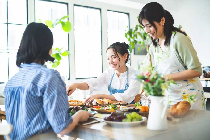 片付けを手伝った方がいい？招待されたお宅での「お客さん」としてのふるまい