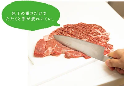 包丁の重さだけでたたくと手が疲れにくい