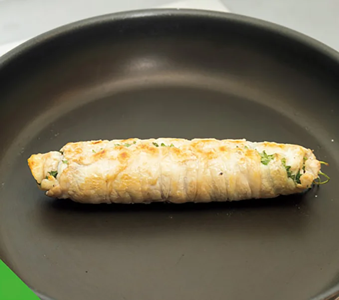 転がしながら表面を焼き固めていく