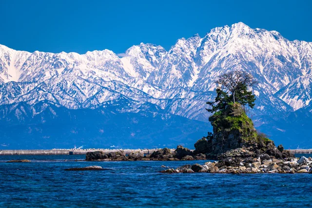  富山湾から見える立山連峰