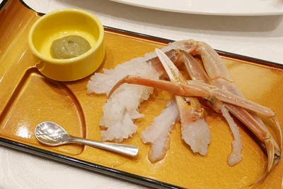 みずみずしくてジューシーな「越前がに」をかに刺しで。ズワイガニのさばき方も伝授！【福井県】