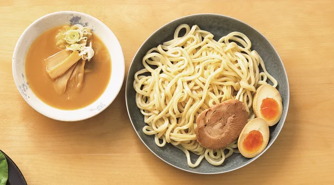「豚骨魚介つけ麺」太麺に濃厚スープがよく絡む