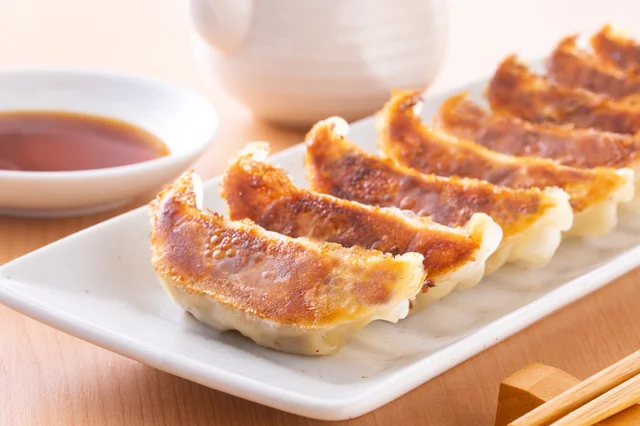 餃子を並べるだけで食卓が華やかに!?大阪王将の「映える」ギフトボックスとは?