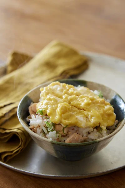「鮭とふわふわ卵の混ぜご飯」